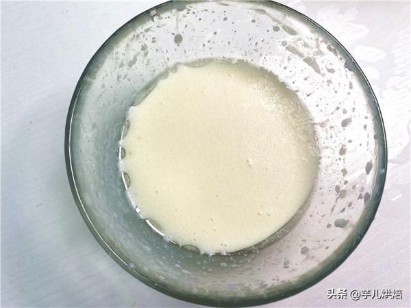 簡單快速的海綿紙杯蛋糕，鬆軟可口，不開裂不塌陷，一次成功