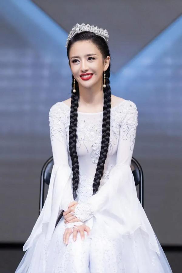 5位新疆美人珠寶加持：佟麗婭，熱巴，娜扎，麥迪娜...誰最美？