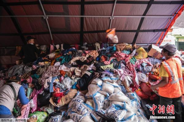 印尼塞梅魯火山噴發 上千民眾撤進臨時避難所