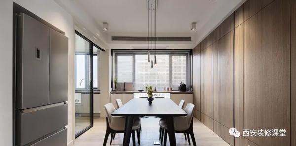 餐廳靠窗戶,當然不能浪費 餐廳靠窗戶,當然不能浪費