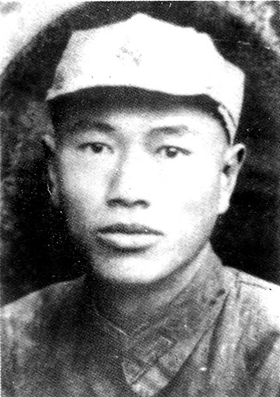 80年鄧華去世後，李玉芝在家中掛了他的遺像：我多想為你唱首歌