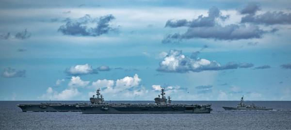 日美同天釋出解放軍資訊,表態略有不同!面對餓狼,我們要拿穩獵槍 日美同天釋出解放軍資訊,表態略有不同!面對餓狼,我們要拿穩獵槍