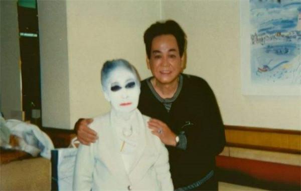 日本煙花女子74歲仍站街，街頭60年一直拉客，卻備受日本人尊重