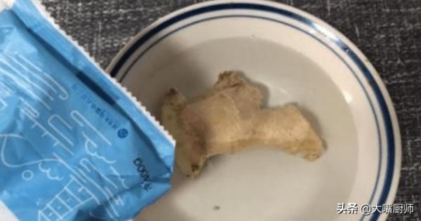 姜別放冰箱儲存，姜農教我一個土方法，能放1年，不幹不爛不長芽