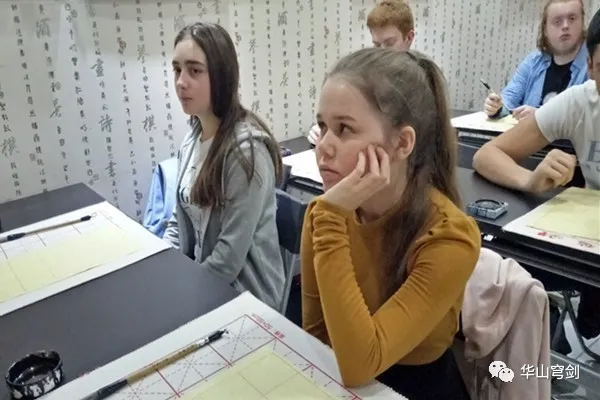 祖國強大了！海外華裔爭相報名學中文，中企內銷轉出口&OpenCurlyDoubleQuote;贏麻了&rdquo;