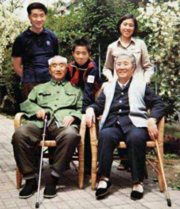 十大元帥的夫人建國後擔任什麼職務，都是什麼級別？