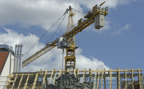 為啥房價暴跌比上漲危害更大？內行人分析了5個原因，你同意嗎