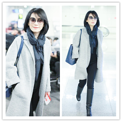 中年人多看看俞飛鴻的搭配，穩重的深藍色服裝，搭配的年輕還文藝