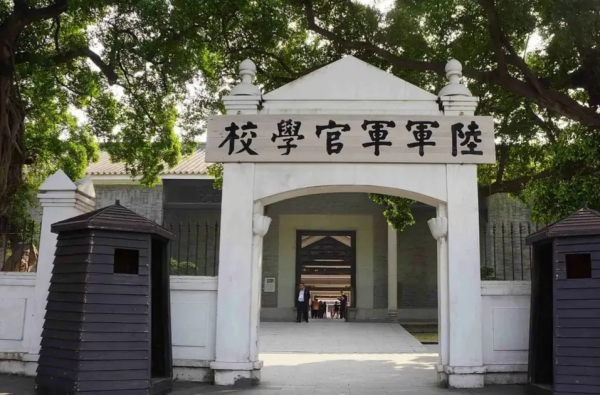 我黨一地下黨員失聯，後來混成國軍司令，在遼瀋戰役立下奇功