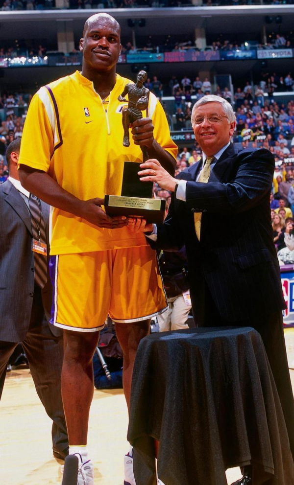 實力強橫如科比,為什麼只拿了一個常規賽MVP,而且還極具爭議? 實力強橫如科比,為什麼只拿了一個常規賽MVP,而且還極具爭議?