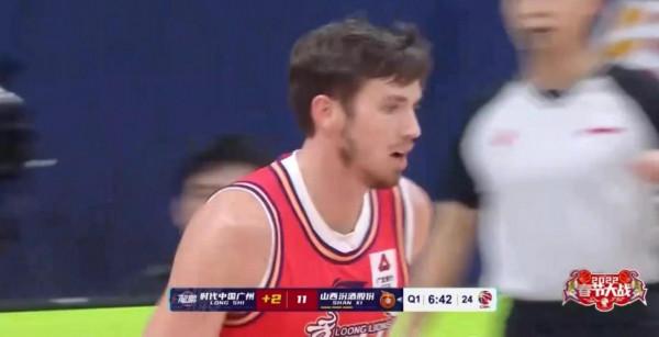 CBA廣州隊強援 · 利夫｜場下愛撒狗糧又愛釣魚