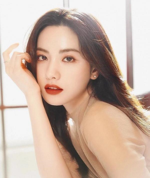 世界第一美女長啥樣?頒獎典禮穿“液體裙”,網友:仙女下凡 世界第一美女長啥樣?頒獎典禮穿“液體裙”,網友:仙女下凡