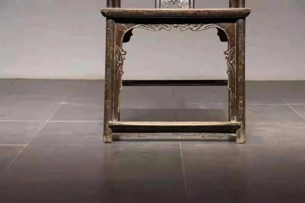 髹黑漆軟屜壽字紋太師椅，原頭圈椅