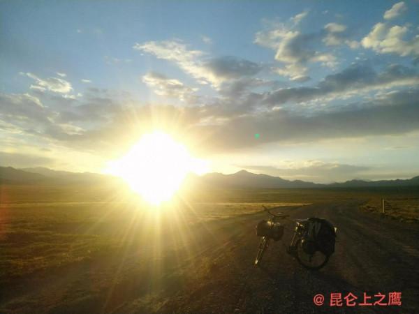 崑崙山的穿越——花石峽、冬給措納湖至香日德