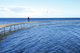 丹麥海邊的“無盡之橋”