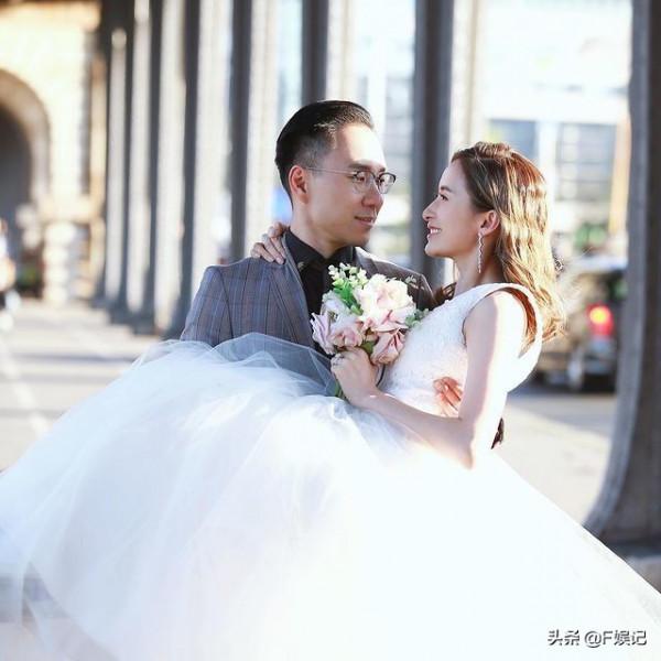 前TVB女藝人沈卓盈曬一家三口全家福慶祝結婚3週年 前TVB女藝人沈卓盈曬一家三口全家福慶祝結婚3週年