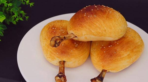 天氣寒冷,碰到這麵包,我絕不手軟,包上大雞腿,吃著真過癮 天氣寒冷,碰到這麵包,我絕不手軟,包上大雞腿,吃著真過癮