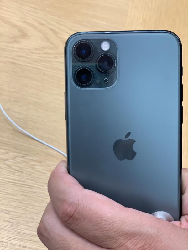 現在有6000預算，不在意記憶體，買13還是11pro？