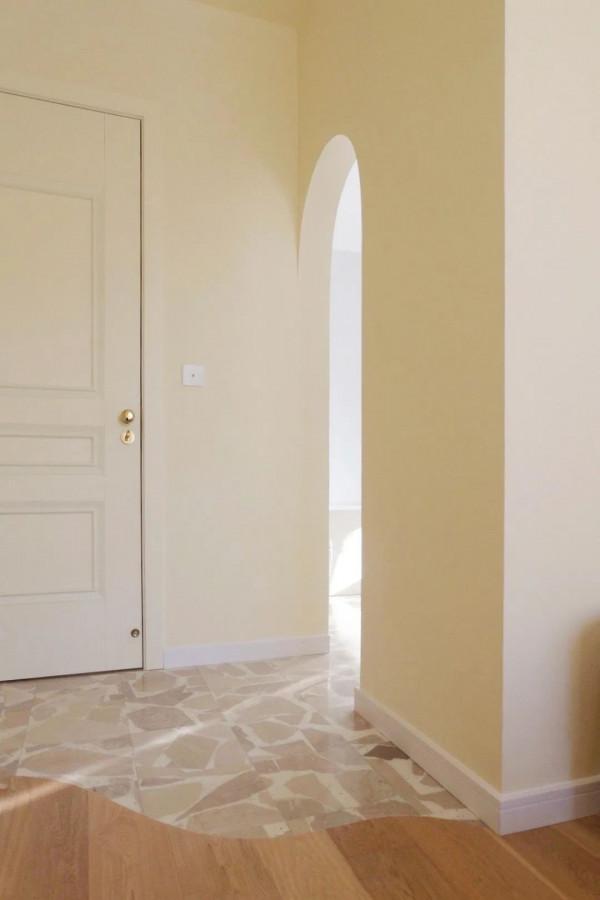 她在30歲前實現了家的夢想：落地窗大浴缸，春看櫻花秋賞楓葉