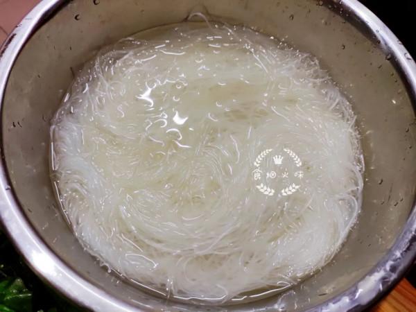 炒粉時，最忌只泡水，掌握這3點，鮮香入味不幹不坨，真好吃