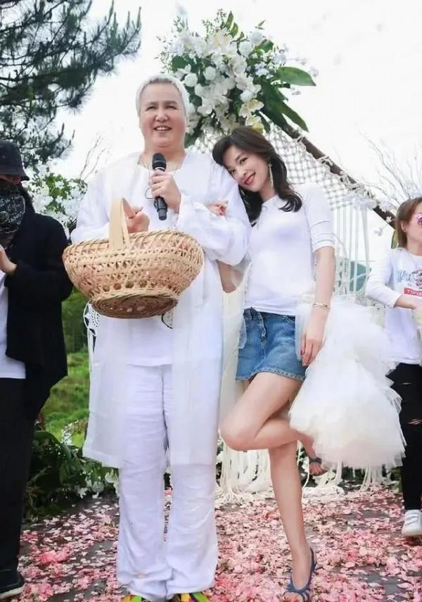 港星定居內地，在北京的富足，上海的熱衷綜藝，廣東的直播賣貨