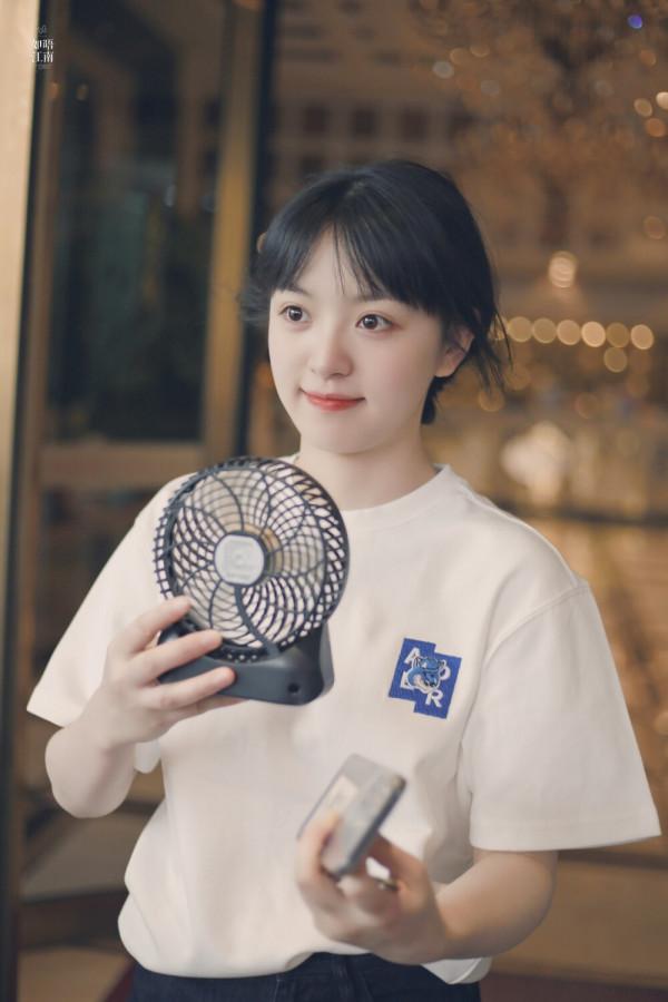 這4位女星，明明身高很高，卻長了一張“萌妹臉”！反差感太強了