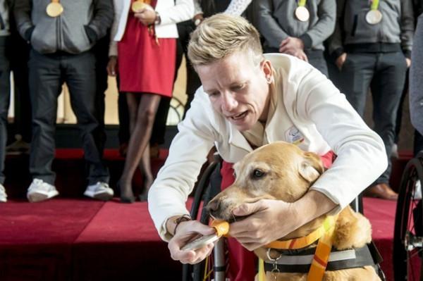 拿到世界冠軍之後，她不願忍受絕症的折磨，在40歲選擇安樂死