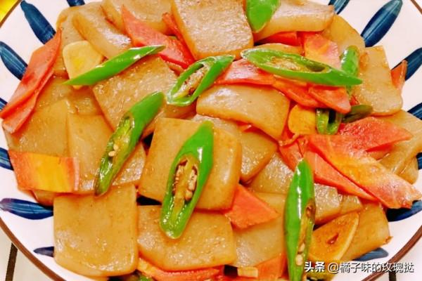 香辣過癮超下飯：蠔油杏鮑菇，清炒蘆筍赤松茸，青椒炒魔芋豆腐