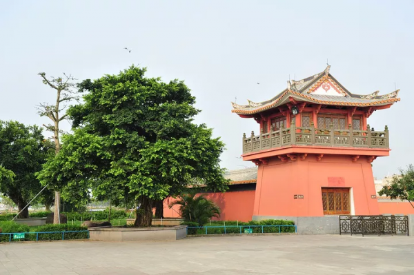 雷州有座千年古祠，全國罕見的五代石人石狗