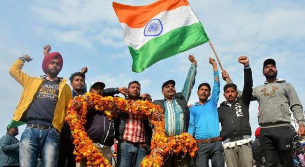 俘虜變英雄？印媒“造神”成功，印度被俘飛行員如今晉升上校