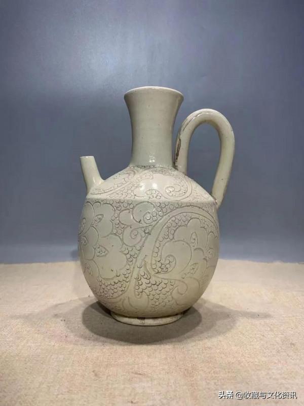 磁州窯白釉珍珠底刻花執壺鑑賞