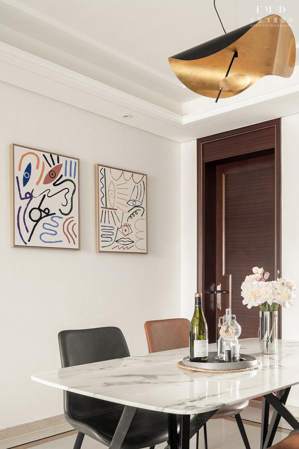 精裝的豬肝紅地板和櫃體越看越添堵,業主堅持改造:9萬塊沒白花 精裝的豬肝紅地板和櫃體越看越添堵,業主堅持改造:9萬塊沒白花