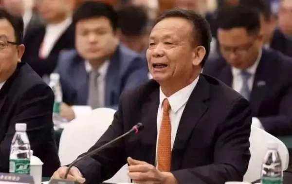 新一代“玻璃大王”誕生？身家是曹德旺數倍，企業營收將超過福耀