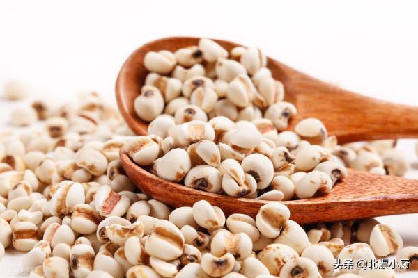 建議大家養生，少吃保健品，多吃&OpenCurlyDoubleQuote;5菜2米&rdquo;，身體輕盈面色好