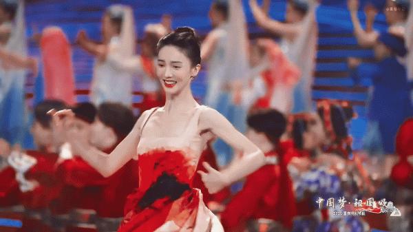 央視國慶晚會共11位女明星，全員30歲以上，收視率斷層式第一