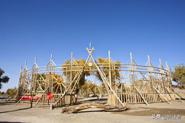 原始的風俗習慣，獨特的圖騰文化，走進羅布人村寨