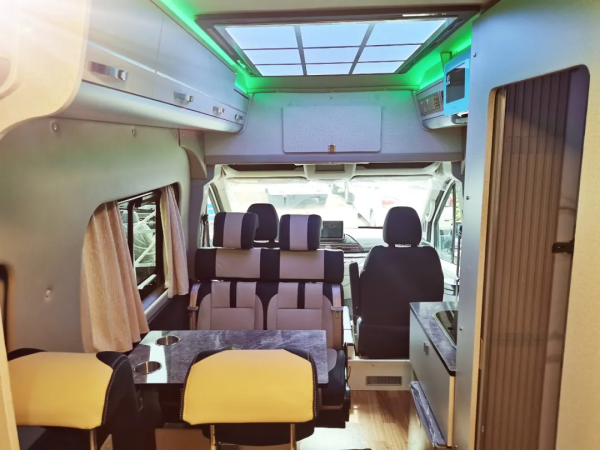 陽光尚遊“鴻雁”大通V90底盤 加長軸超高頂 後橫床佈局 商旅兼備 陽光尚遊“鴻雁”大通V90底盤 加長軸超高頂 後橫床佈局 商旅兼備