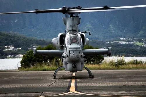 眼鏡蛇：“AH-1”直升機