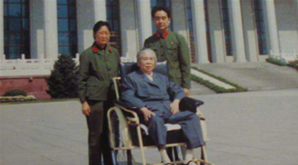 1984年賀子珍病逝，上海市委請示葬禮的規格，鄧小平一句話定調