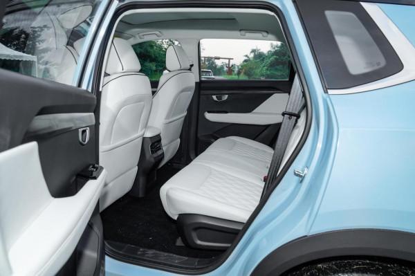 想買10萬級品質好的SUV，不妨看看這兩款，油耗低、空間大、安全