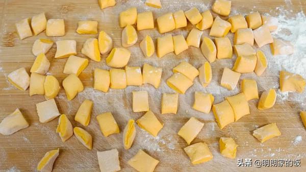 三口之家的一餐:蒸排骨、燉酥肉、醪糟小湯圓,太滿足了 三口之家的一餐:蒸排骨、燉酥肉、醪糟小湯圓,太滿足了