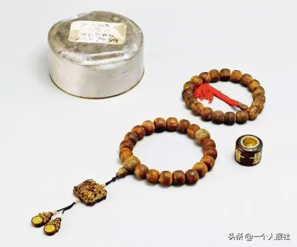 琳琅滿目的扳指