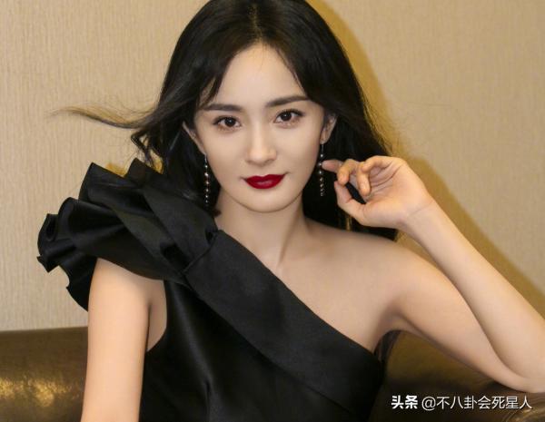 被“齊劉海”坑過的女星們,明明是美豔大氣,有劉海就成土氣小妹 被“齊劉海”坑過的女星們,明明是美豔大氣,有劉海就成土氣小妹