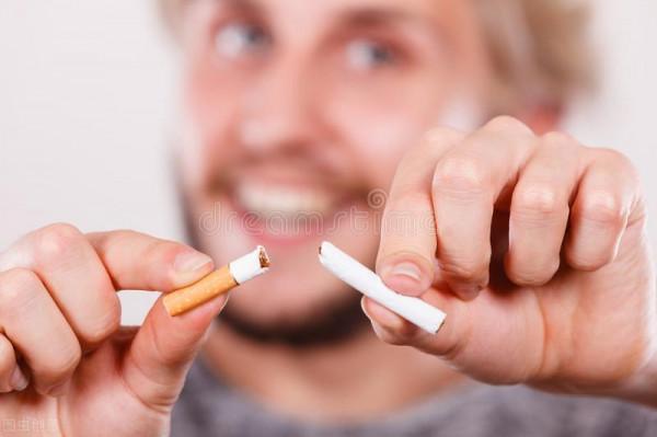 很多老菸民改抽“茶煙”了,用茶葉做煙比香菸更健康嗎?最好少碰 很多老菸民改抽“茶煙”了,用茶葉做煙比香菸更健康嗎?最好少碰