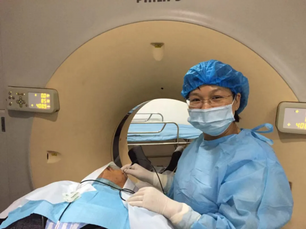 痛得要命！73歲阿姨臉上冒出連串的“北斗七星”，只因病毒深藏不露