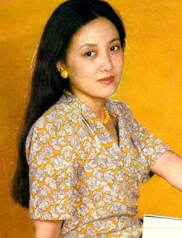 鄧婕：與張國立結婚33年，她看到了丈夫的白髮和心痛