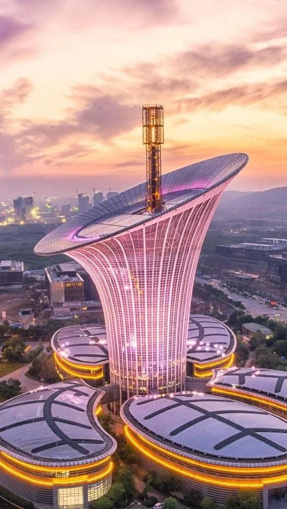 你們都誤會卡達了—事實上它比巴掌大一點點