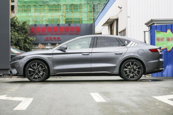 車長近5米,3.9秒破百,續航550公里,這臺比亞迪漢真了不起 車長近5米,3.9秒破百,續航550公里,這臺比亞迪漢真了不起