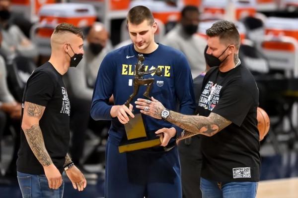 沒了,掘金的總冠軍沒了,2大頂薪都不打,約基奇還怎麼玩? 沒了,掘金的總冠軍沒了,2大頂薪都不打,約基奇還怎麼玩?