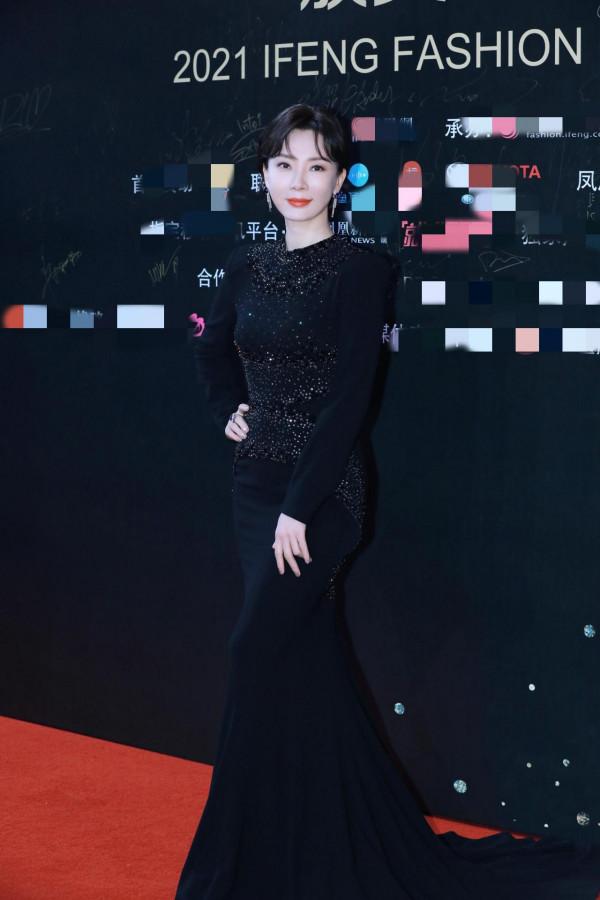 鳳凰網紅毯：奧運冠軍美過明星，李若彤瘦乾癟、袁冰妍撞臉趙麗穎